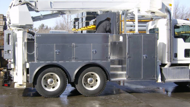 Wondering How To Make Your Semi Truck Aluminum Tool Box Rock? Read This!